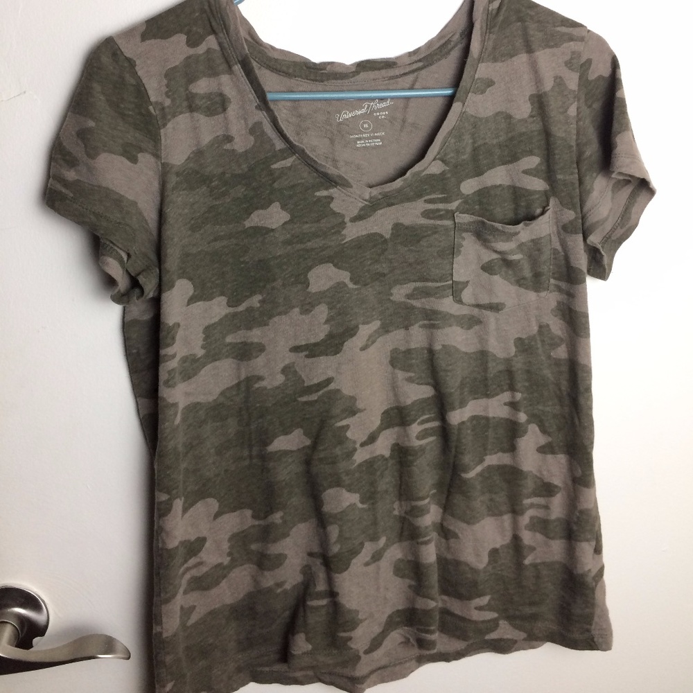 Universal Thread T-Shirt